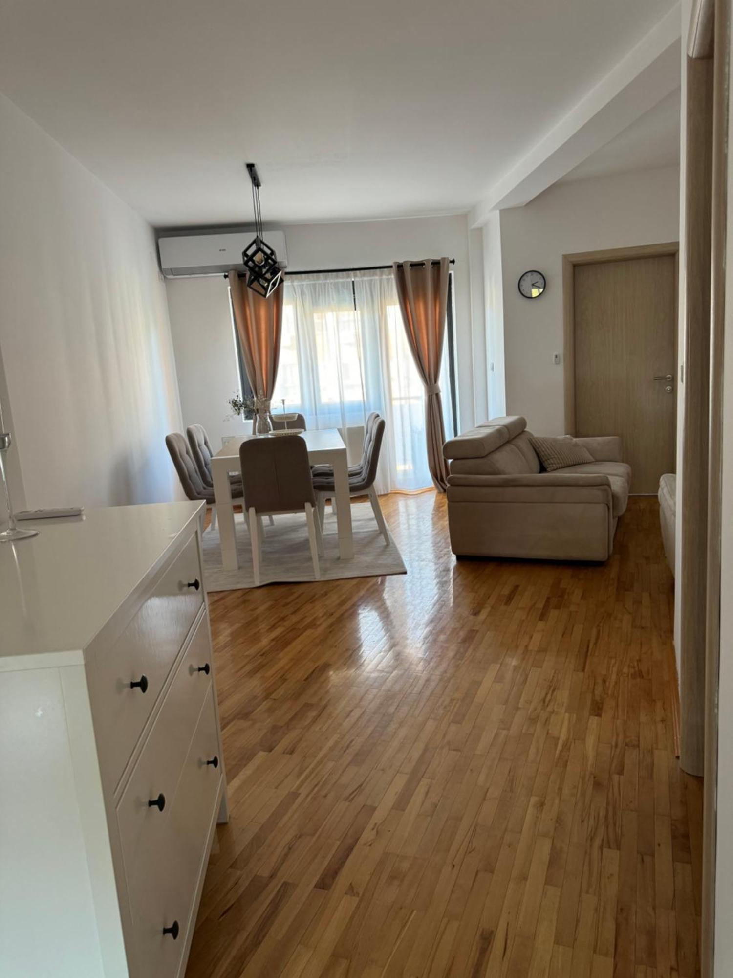 Apartment Petrovic *
